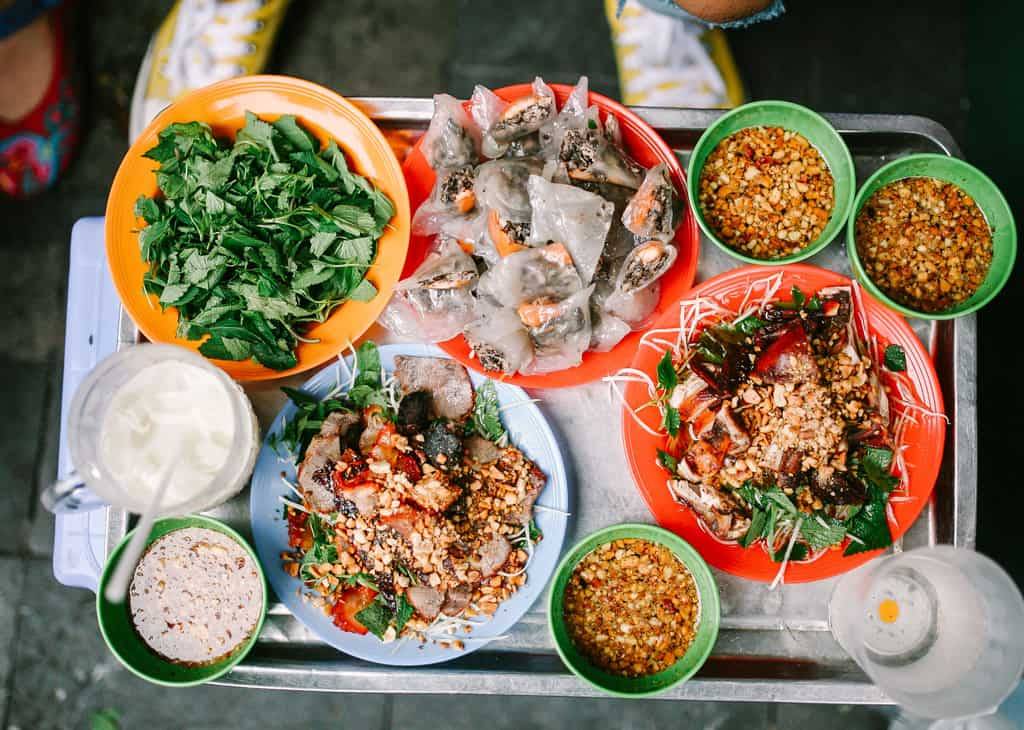 Top 6 khu phố ẩm thực nổi tiếng Hà Nội bạn nên khám phá - Vivu