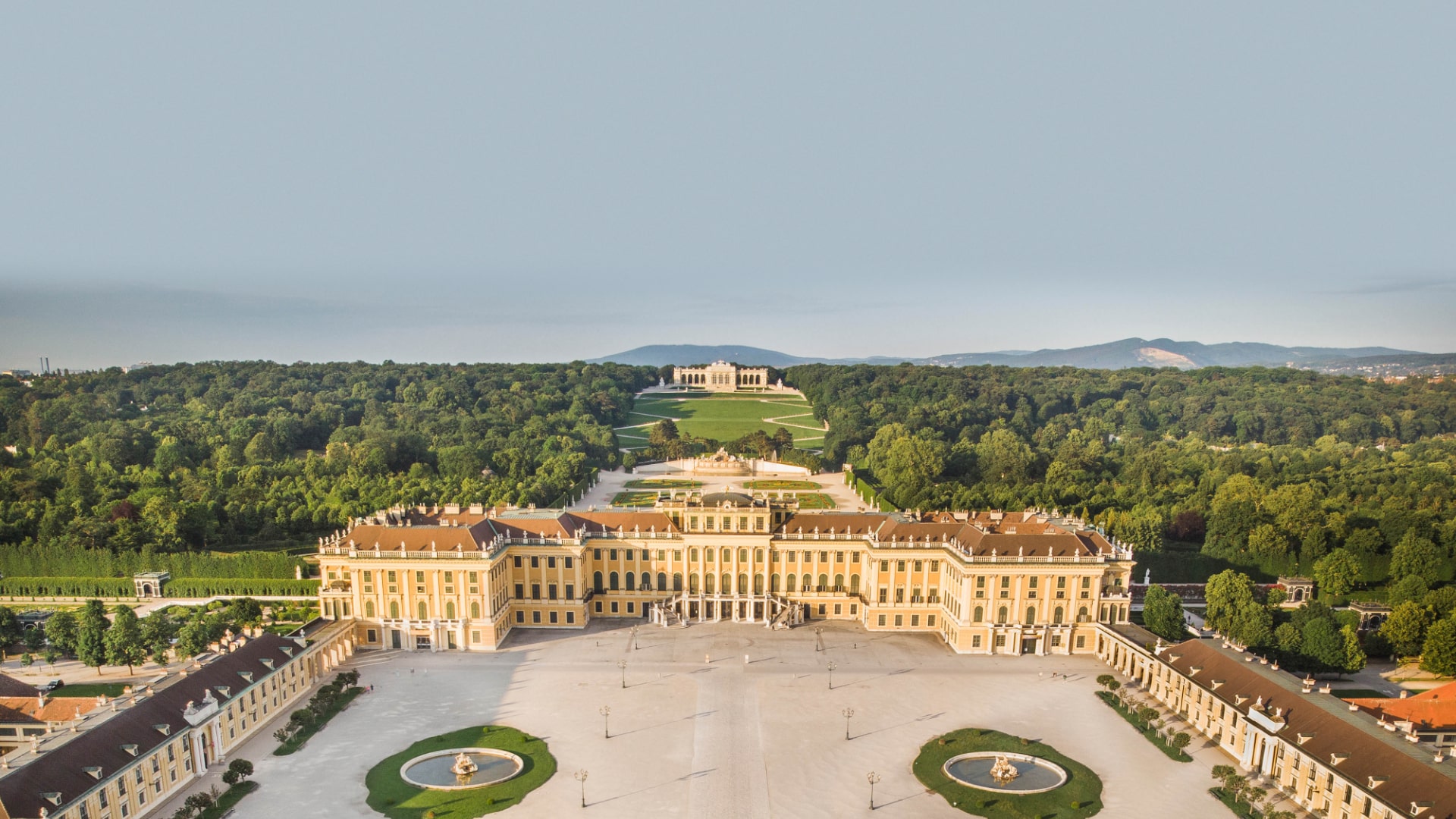 10 cung điện ngoạn mục nhất trên thế giới - Vivu