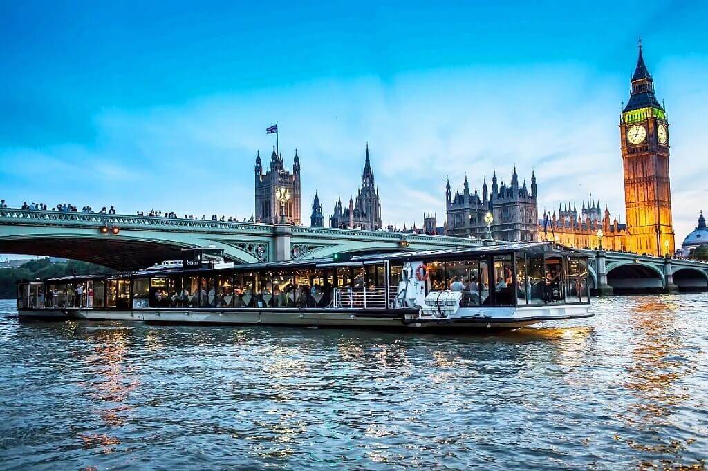 Du thuyền Luân Đôn trên sông Thames