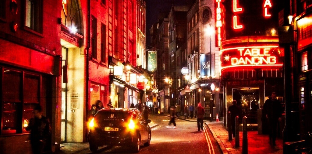 phố đèn đỏ Luân Đôn về đêm