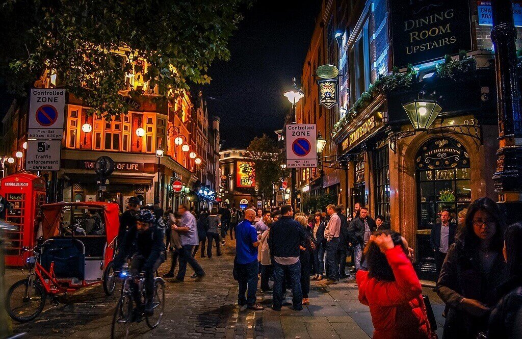 quán rượu ở Luân Đôn về đêm