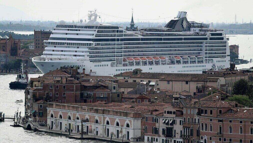 du thuyền Venetian du lịch Venice 