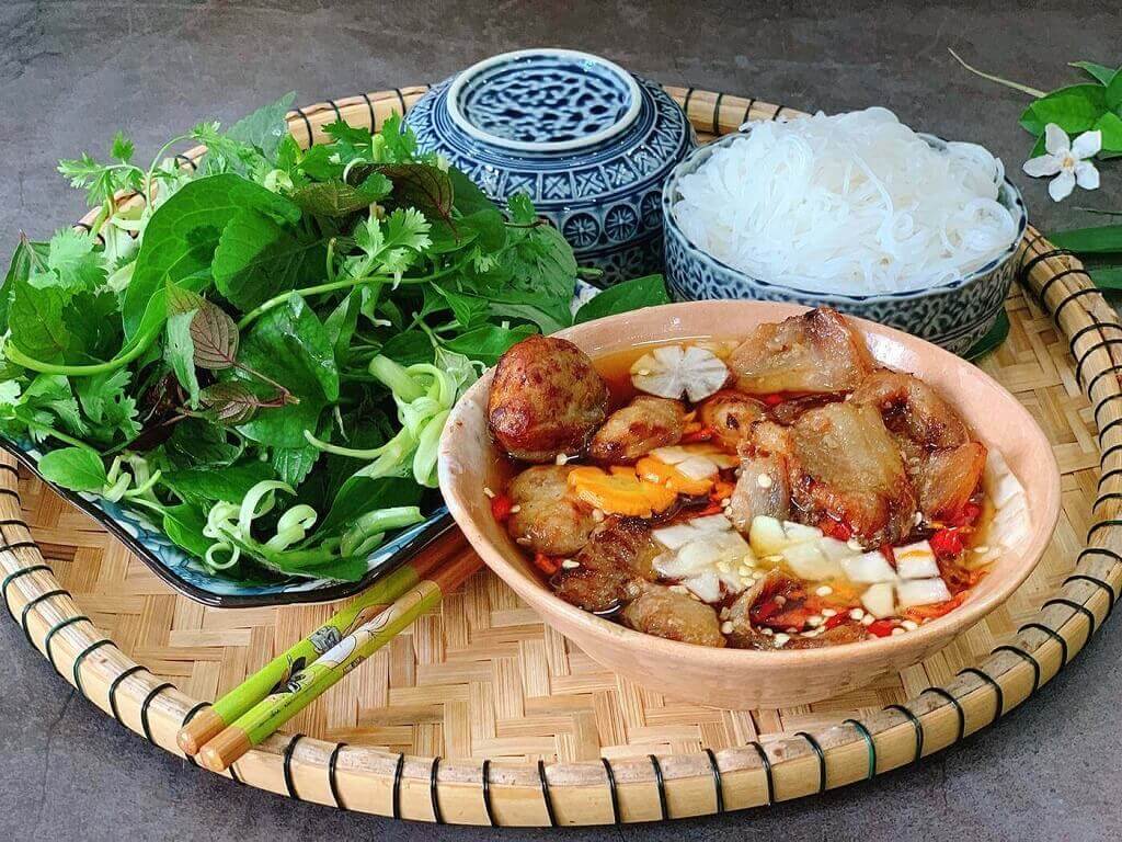 bún chả - trải nghiệm ở Việt Nam