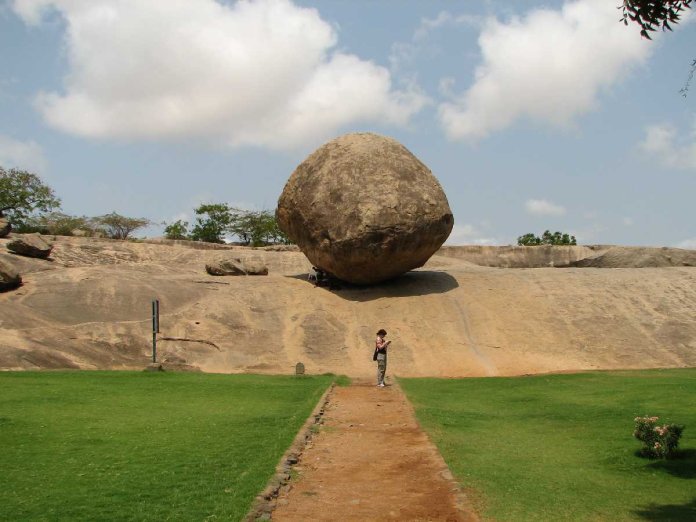 9 hòn đá thách thức trọng lực Trái Đất