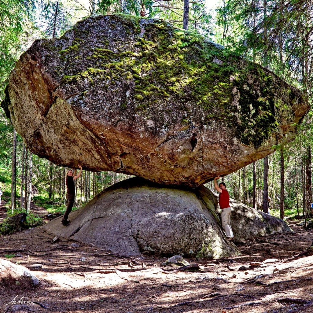 Tảng đá Kummakivi ở Phần Lan