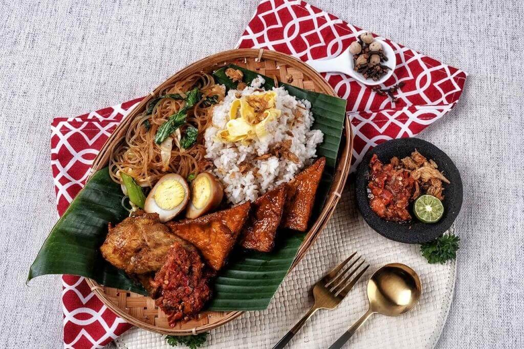 Nasi Uduk - đặc sản Indonesia
