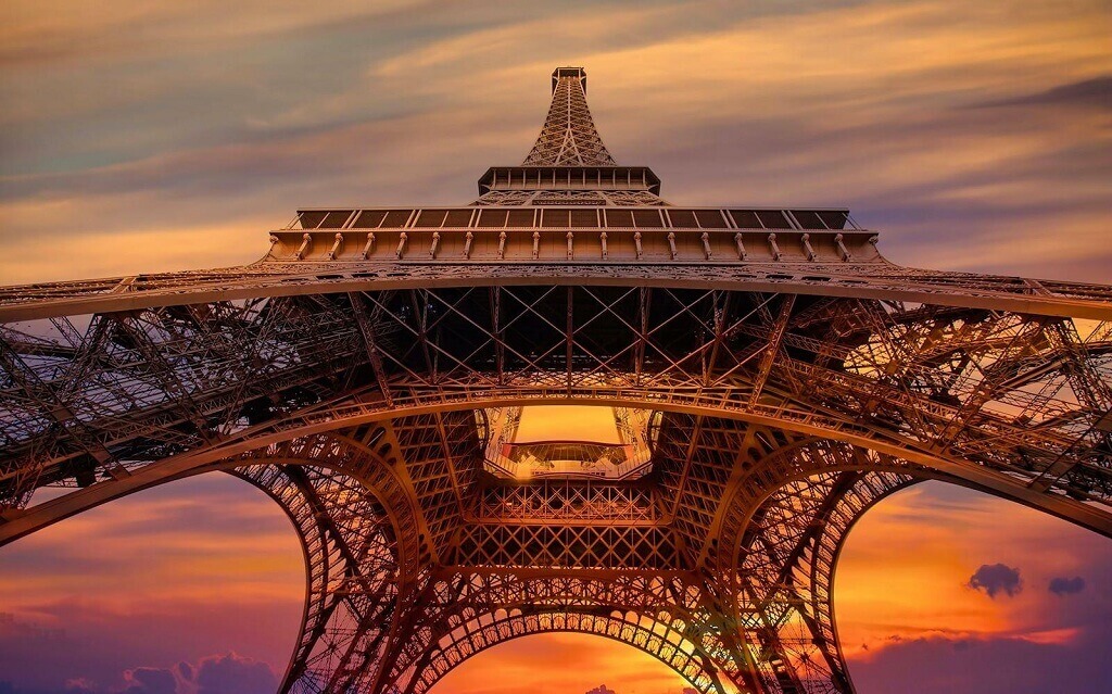 tham quan tháp Eiffel