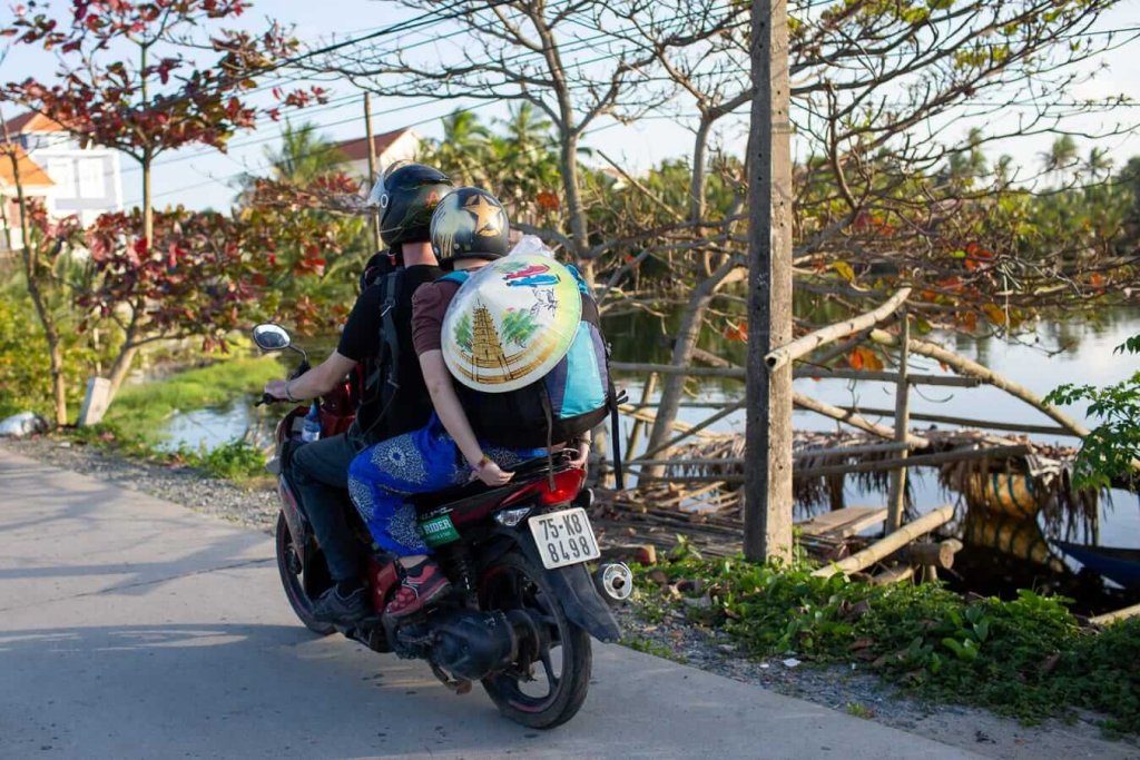 xe máy - phương tiện đi lại ở Việt Nam