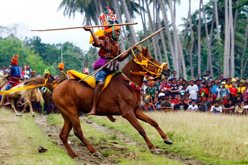 Pasola - lễ hội Indonesia