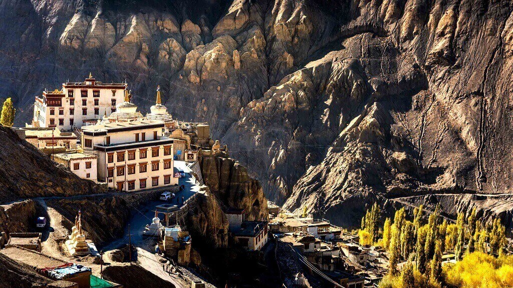 Lamayuru Monastery - Thời điểm du lịch Ấn Độ