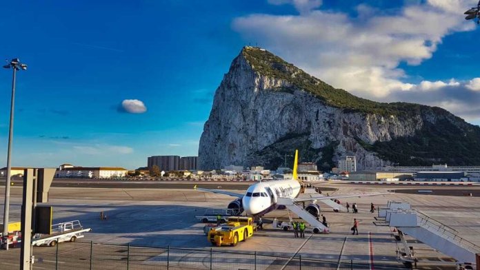 Đến Gibraltar và chiêm ngưỡng đường băng nguy hiểm nhất thế giới