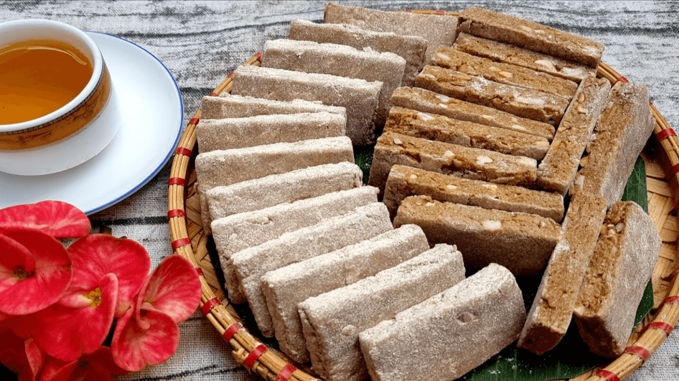 Bánh chè Lam phải uống với nước chè thì mới là đúng vị