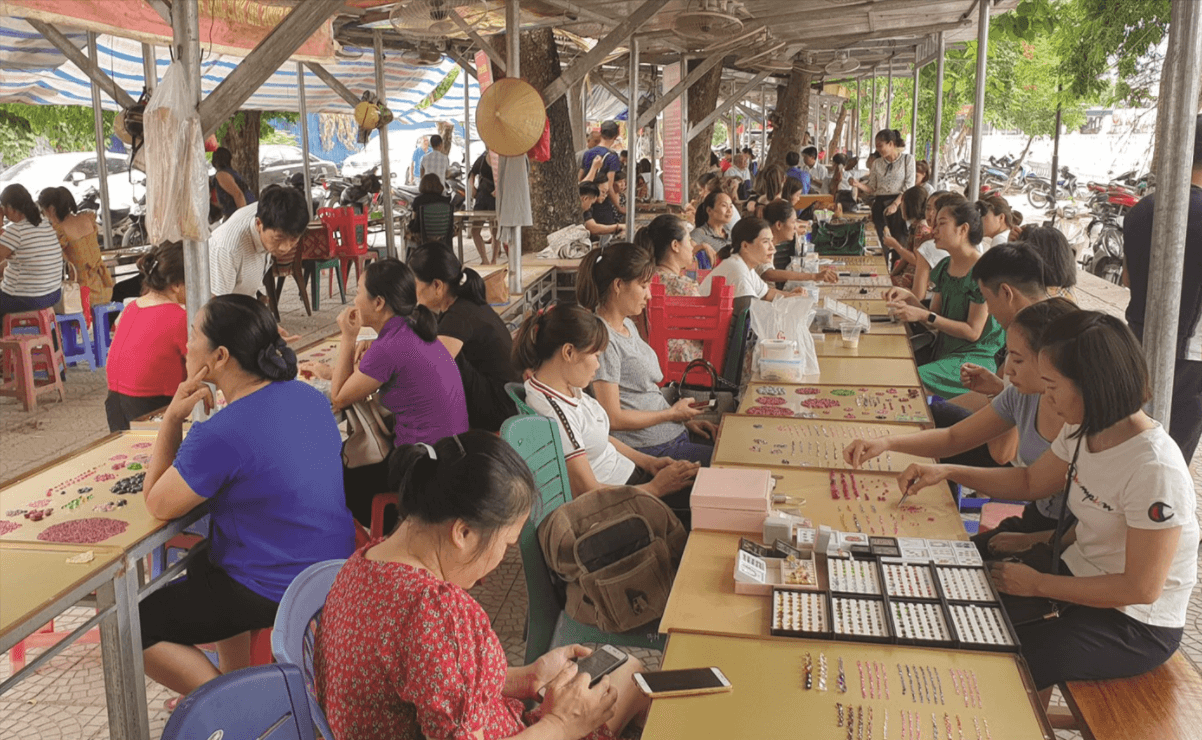 Chợ đá quý Lục Yên