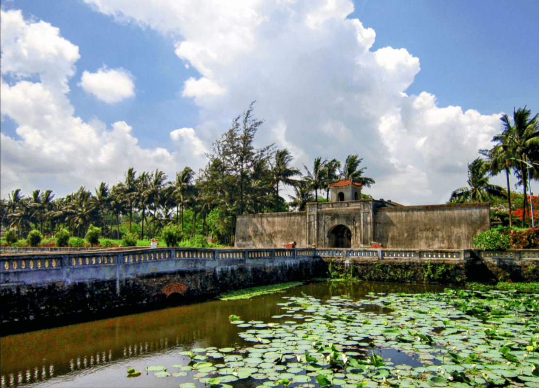 Cổng vào thành cổ Quảng Trị