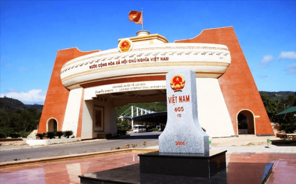 Cửa khẩu quốc tế Lao Bảo, nút giao thông quan trọng của hành lang Đông Tây