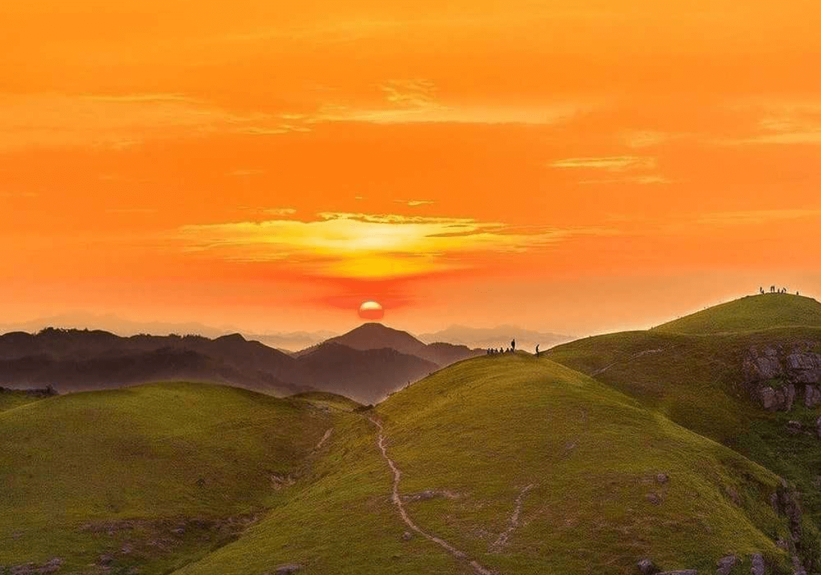 Ngắm hoàng hôn trên Đồng Cao
