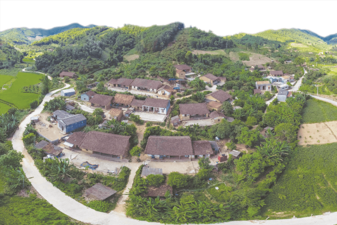 Những ngôi nhà trình tường lợp ngói mang tự nung của đông bào người Nùng tại thôn Bắc Hoa - Tân Sơn - Lục Ngạn- Bắc Giang