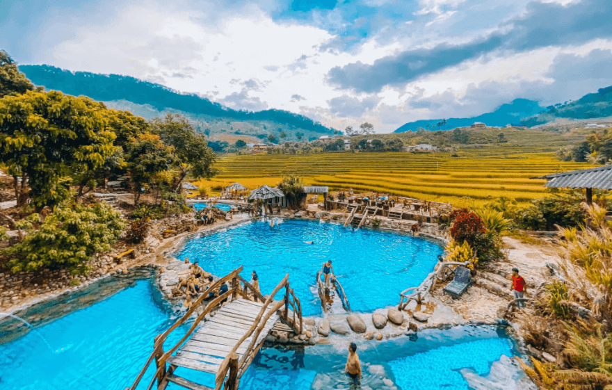 Suối khoáng nóng Trạm Tấu