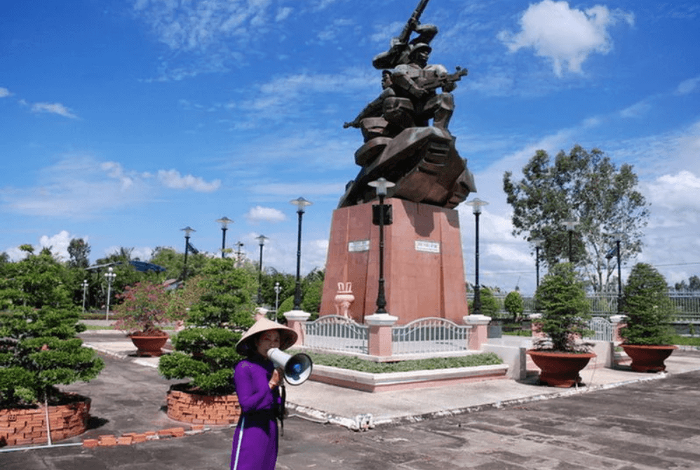 Tham quan khi di tích Ấp Bắc